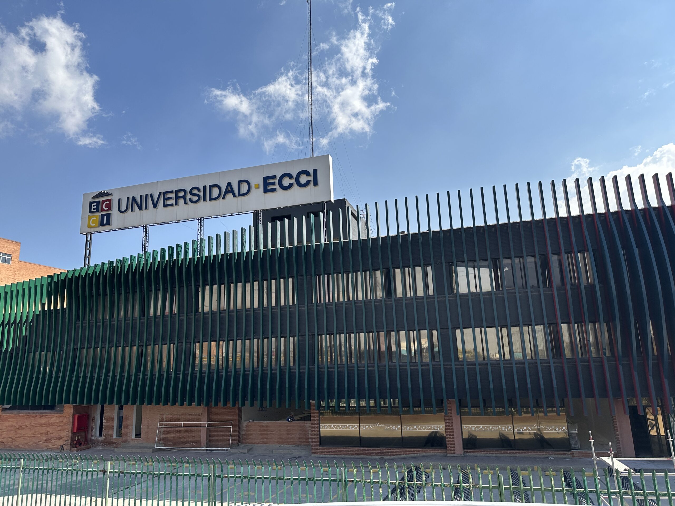 Universidad ECCI: este es el plan de expansión para 2024; habrá laboratorios, talleres, cocinas y una nueva sede en Cali