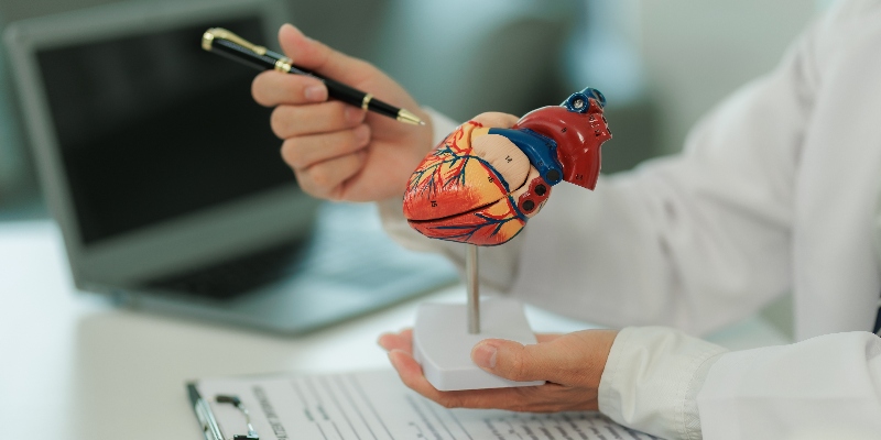Noticia - Más Allá del Laboratorio: Así Forma la ECCI a los Ingenieros Biomédicos que Lideran la Revolución Digital en Salud