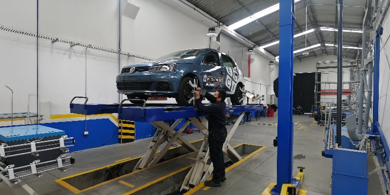 ¿Cómo se aprende mecánica automotriz hoy?